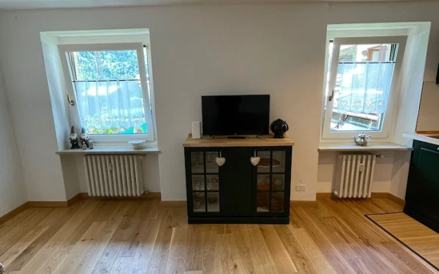 New Newly Renovated Apartment Palleusieux