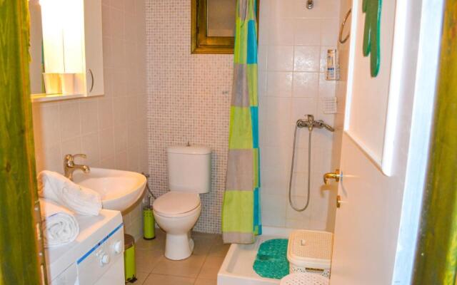 Nikos Stone House 80m from the beach with wifi