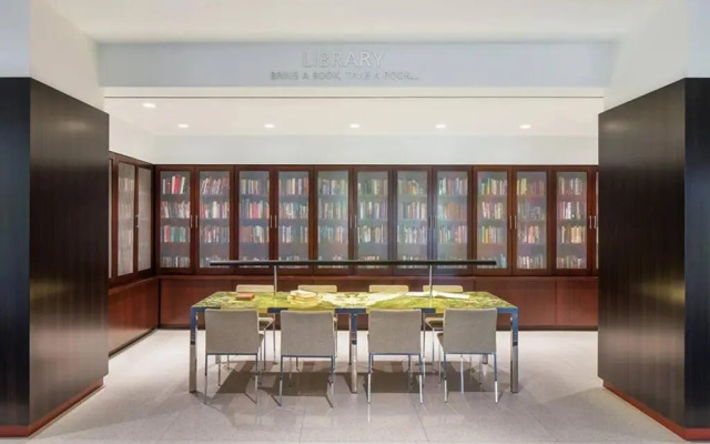 Modern Apartment At Crystal City