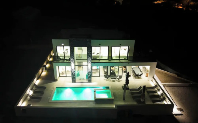 Villa Just be Happy by Trawelltopia