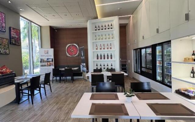 23rd floor Luxury & Spacious BeachWalk Resort Apartment with Amazing View