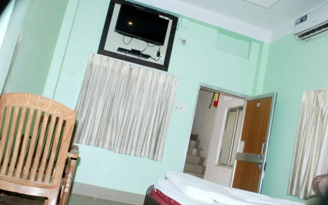 Goroomgo Somnath Rest House Puri