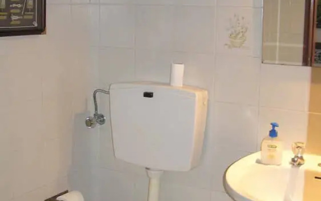 Surfing Baleal - Surf Camp And Surf School