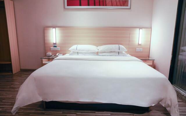 CC INN Guangzhou RenHe Station