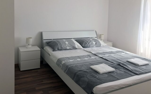 Spacious Apartment in Novalja near Sea