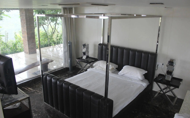 Ravine Hotel