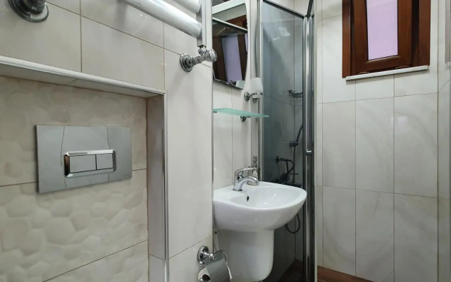 Glam 1BR Flat w/AC in the Heart of Cihangir