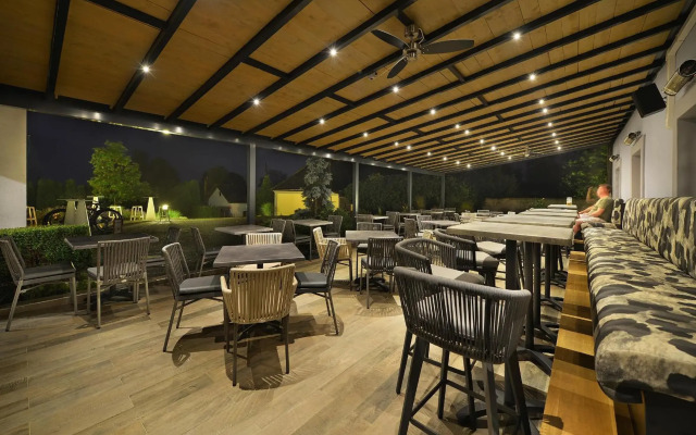 Maximilian Lifestyle Resort