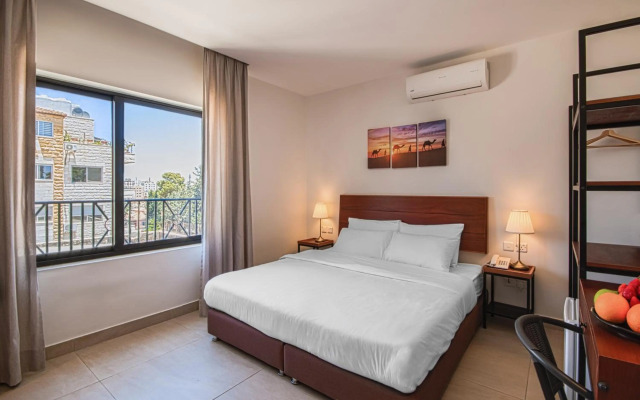Canary Hotel