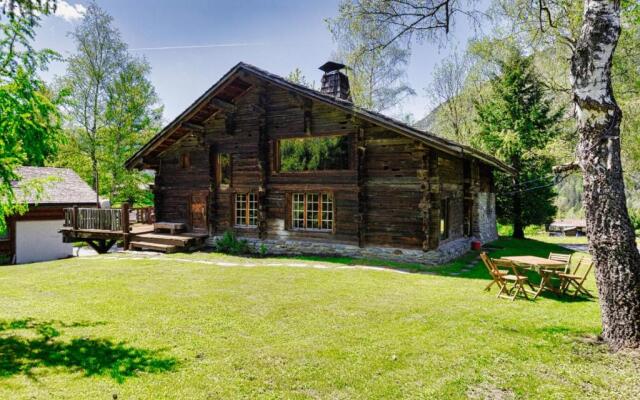 4BR Traditional Chalet BBQ + Fireplace + View
