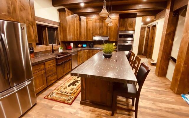 Yellowstone Crossing Lodge