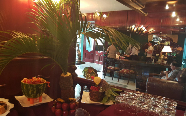 Royal Lodge Hotel