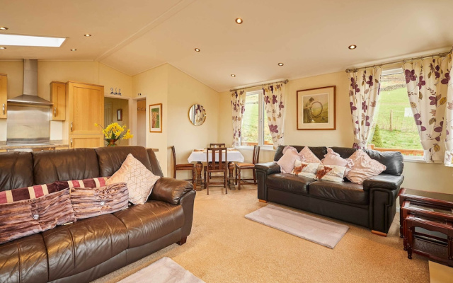 Host Stay - The Lodge High House