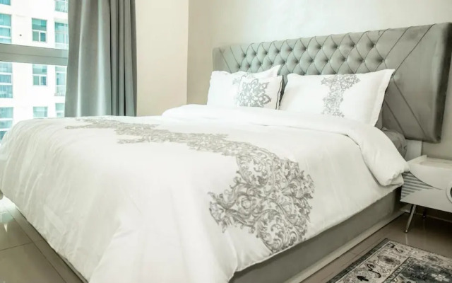 Spacious Apartment in Marina Dubai