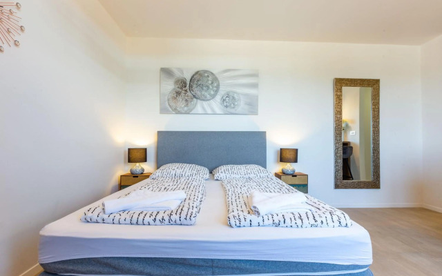 Tiffy studio w private parking