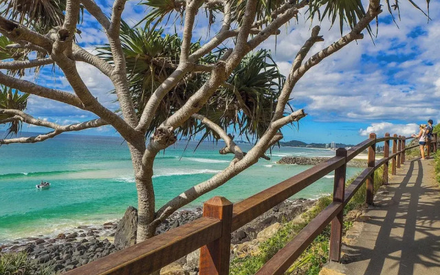 Beachfront Burleigh Getaway