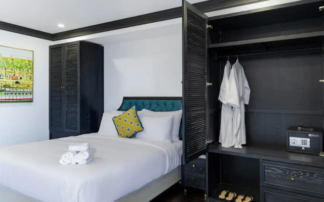 The Room Hotel Sunset Town