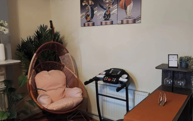 Charming Victorian Apartment in Central Wolverhampton