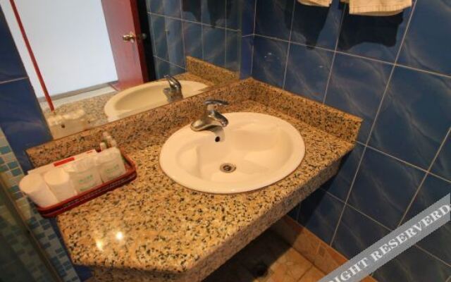 Ibis Hotel (Shanghai Caohejing, Hongcao Road)