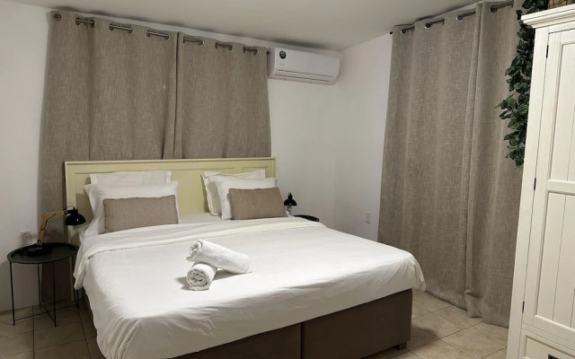 Stylish 3-bed House in Brakkeput Meimei