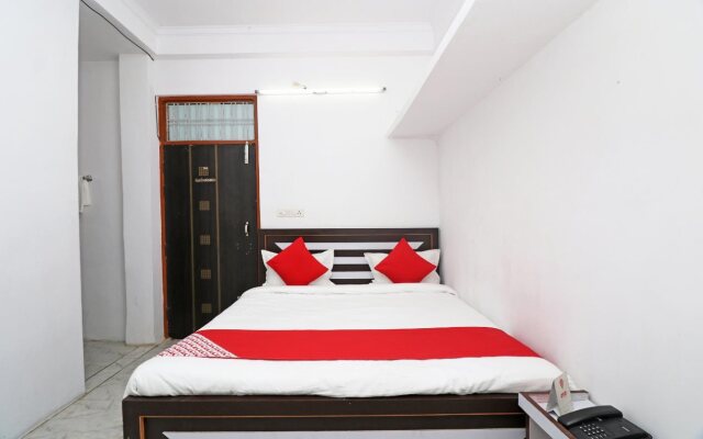 Oyo 18395 Star Palace