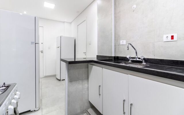 Amplo apartamento no centro, 2 quadras do metrô