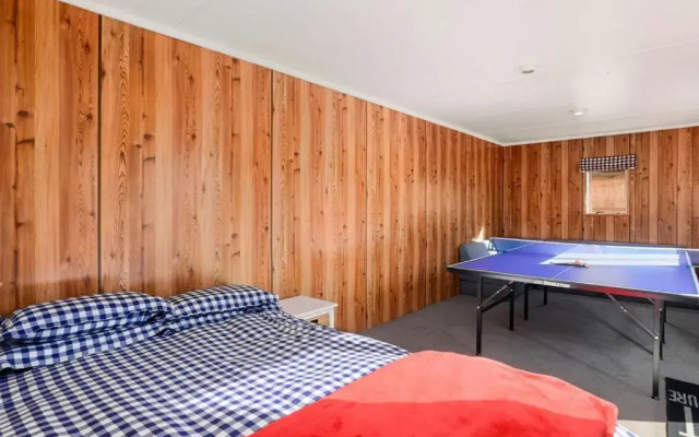 Serenity by the Lake - Lake Taupo Holiday Home