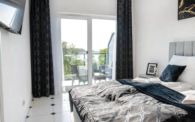 Apartment by Dziwna River With Pool Access