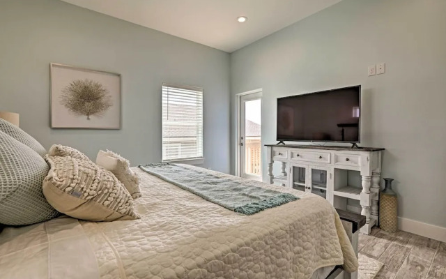 Villa Azul Galveston Home: Modern & Beachfront!