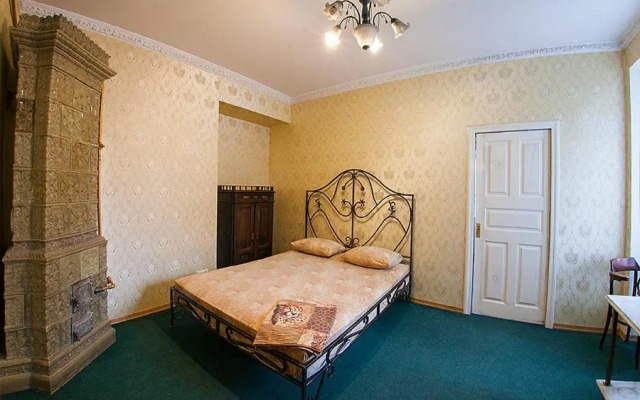 Historic Apartment near Rynor Square