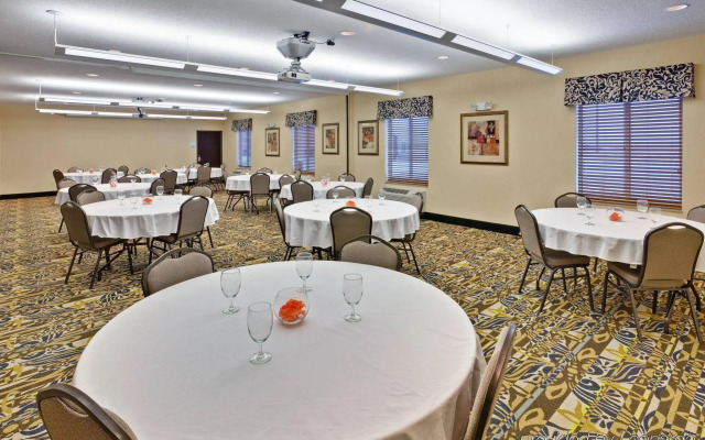 Holiday Inn Express & Suites Pekin (Peoria Area) by IHG