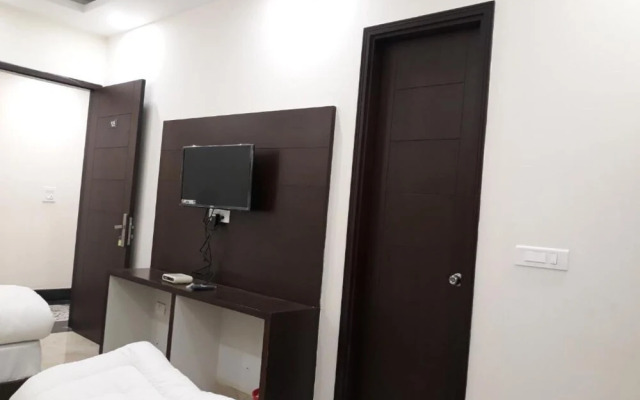 Goroomgo Hotel Gokul Grand Dehradun