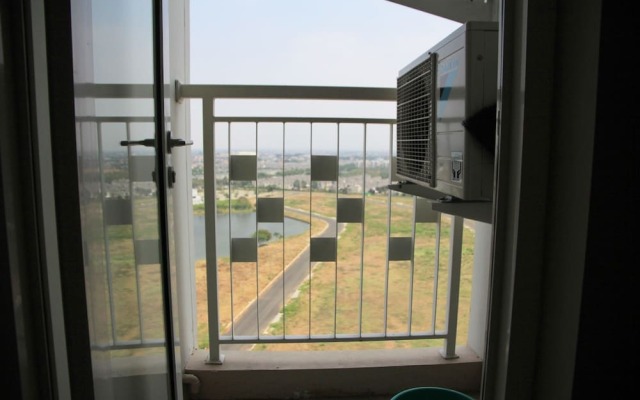 Deluxe and Comfortable The Springlake Summarecon Apartment