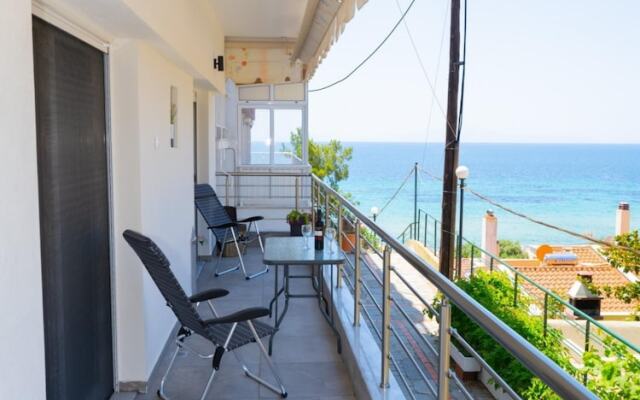 Zoe Seaview Apartment by Rentals Pro
