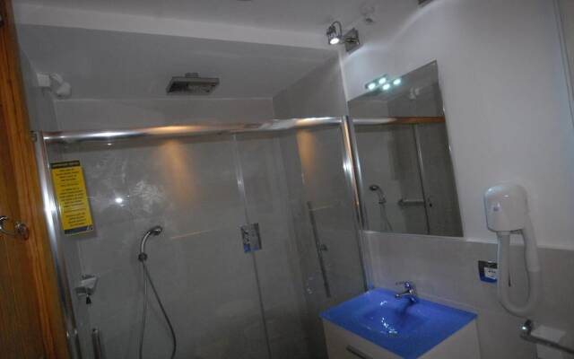 Ski-out Cervinia Chromotherapy Apartment