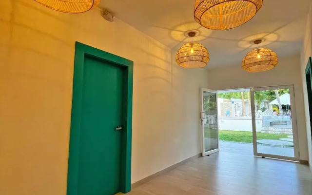 Zaba Beach House