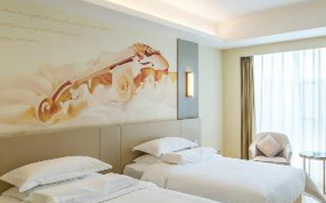 Vienna Hotel (Chengdu South Railway Station Sanwayao Subway Station)
