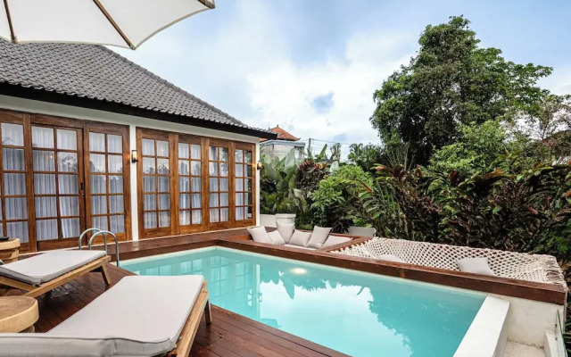 Hanging Gardens Villa by Evdekimi
