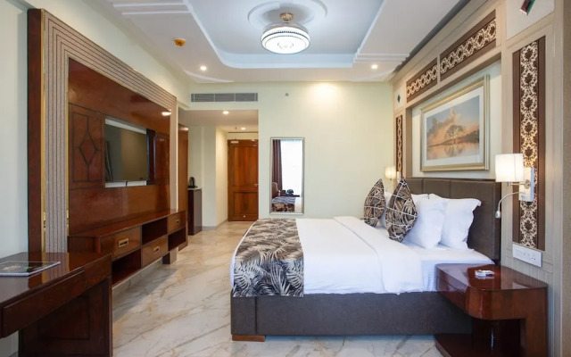 The Avenue Grand