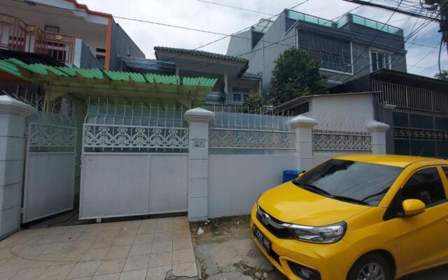 Eiffel Residence Tarakan - Female Only