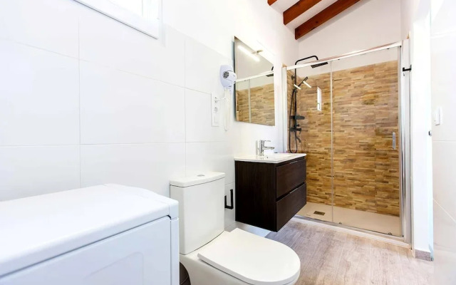 Apartment With air Conditioning, Parking and Wi-fi