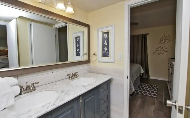 Castaways by Youngs Suncoast