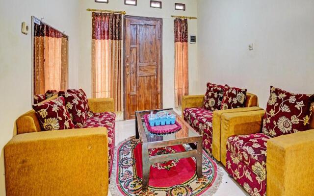 SPOT ON 92372 Rinda Homestay Syariah & Resto
