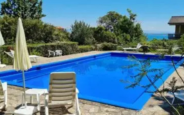 Navarro Hill Resort