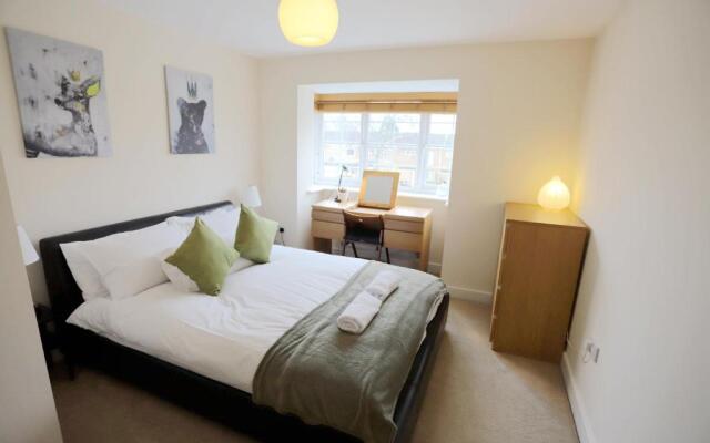 EasyTravel Luxury NEC/Airport 3 beds House