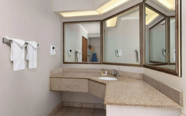 Days Inn by Wyndham Kansas City Northeast