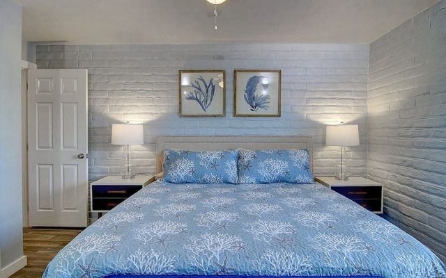 Tropical Haven 2 Bedroom Condo by Redawning