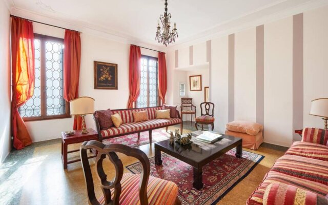 Ca' Fenice, charming apartment in San Marco, sleep 7