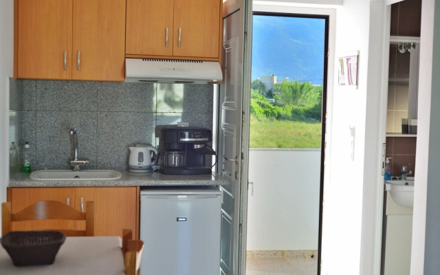 Reina Apartments