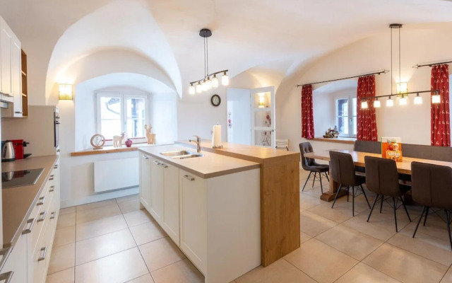 Traditional Holiday Home With Sauna in Niedernsill